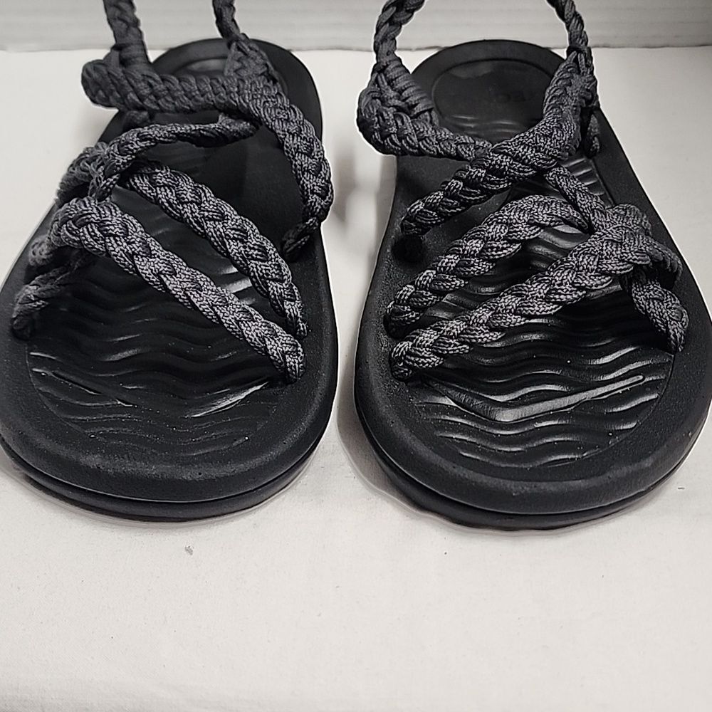 Megnya black and gray braided strap water sandals size 8 - Picture 3 of 10
